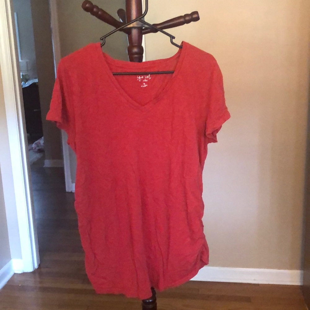 Red Maternity v-Neck Tee